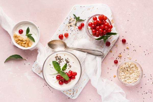 Dietas saludables y sostenibles: cómo integrar el yogurt